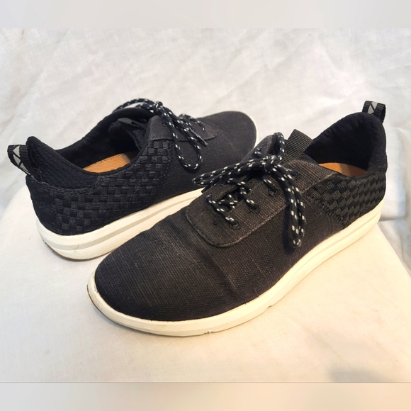 Toms Shoes - Toms Womens Cabrillo Black Knit Canvas Sneakers Shoes Size 6.5